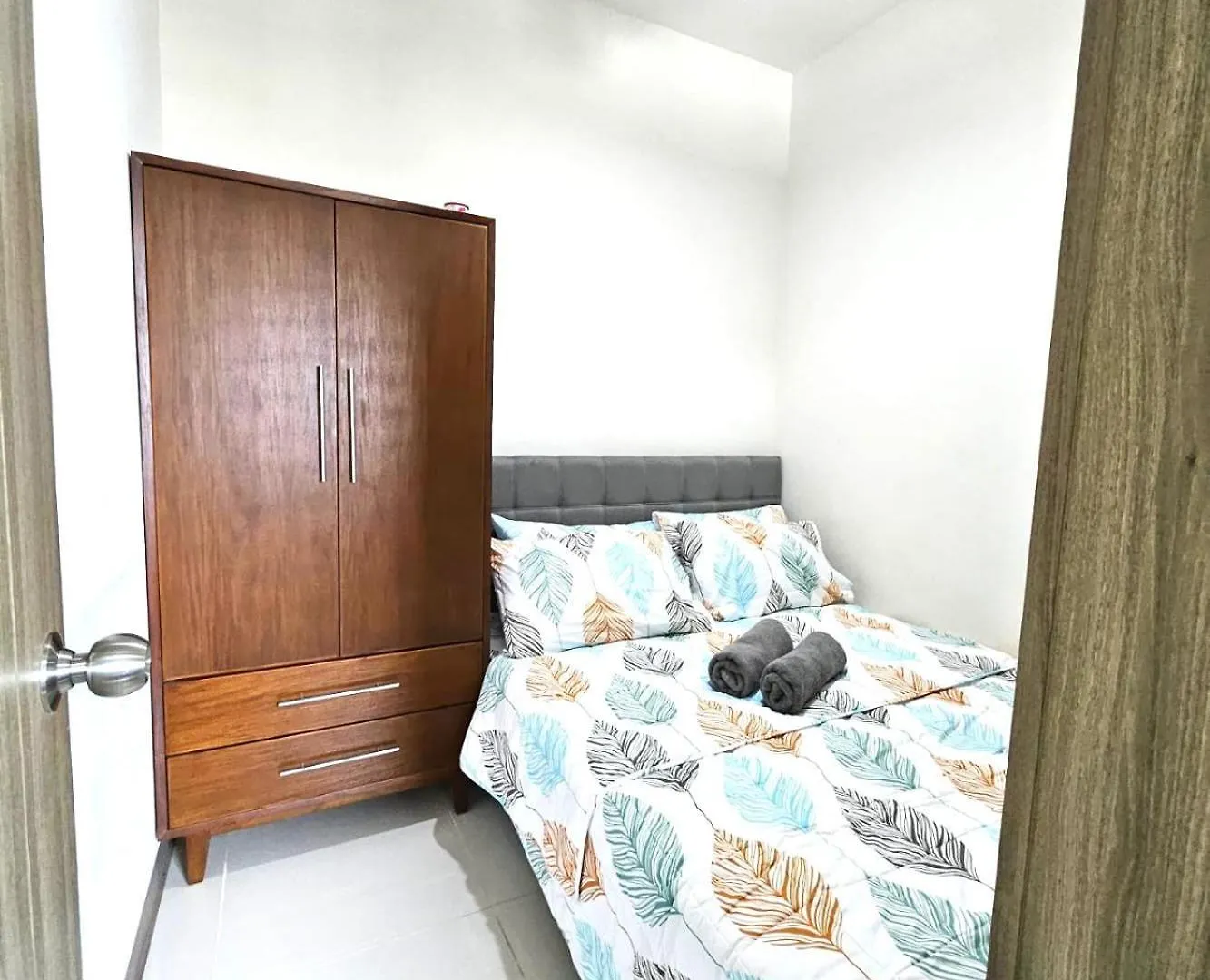 Coast Residences - 2 Bedroom With Balcony Facing Mall Of Asia, Manila Bay & Pool View 0*, Pasay Philippines